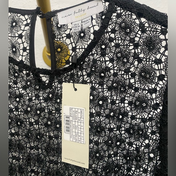 Black Lace Victoria Dress - Picture 3 of 4